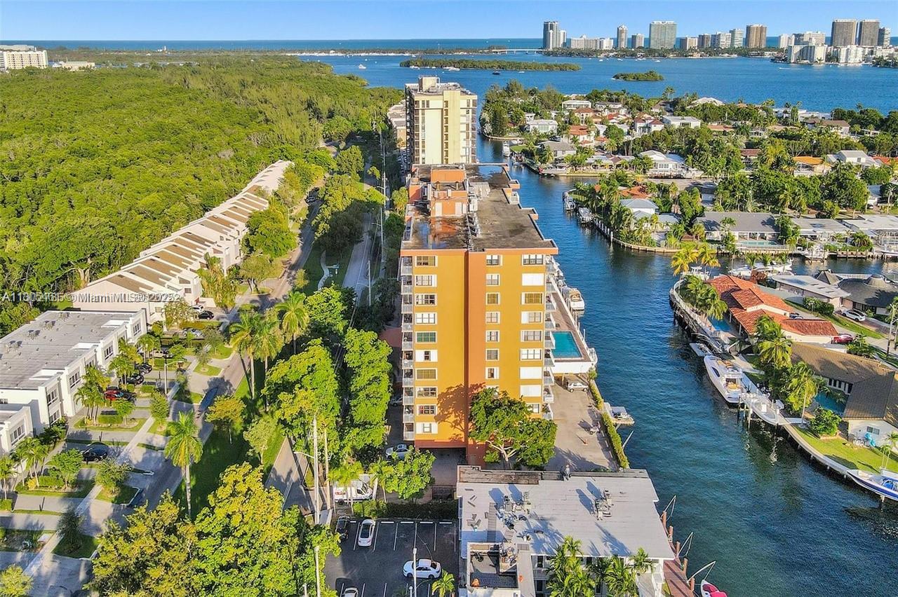 2450 NE 135th St # 805