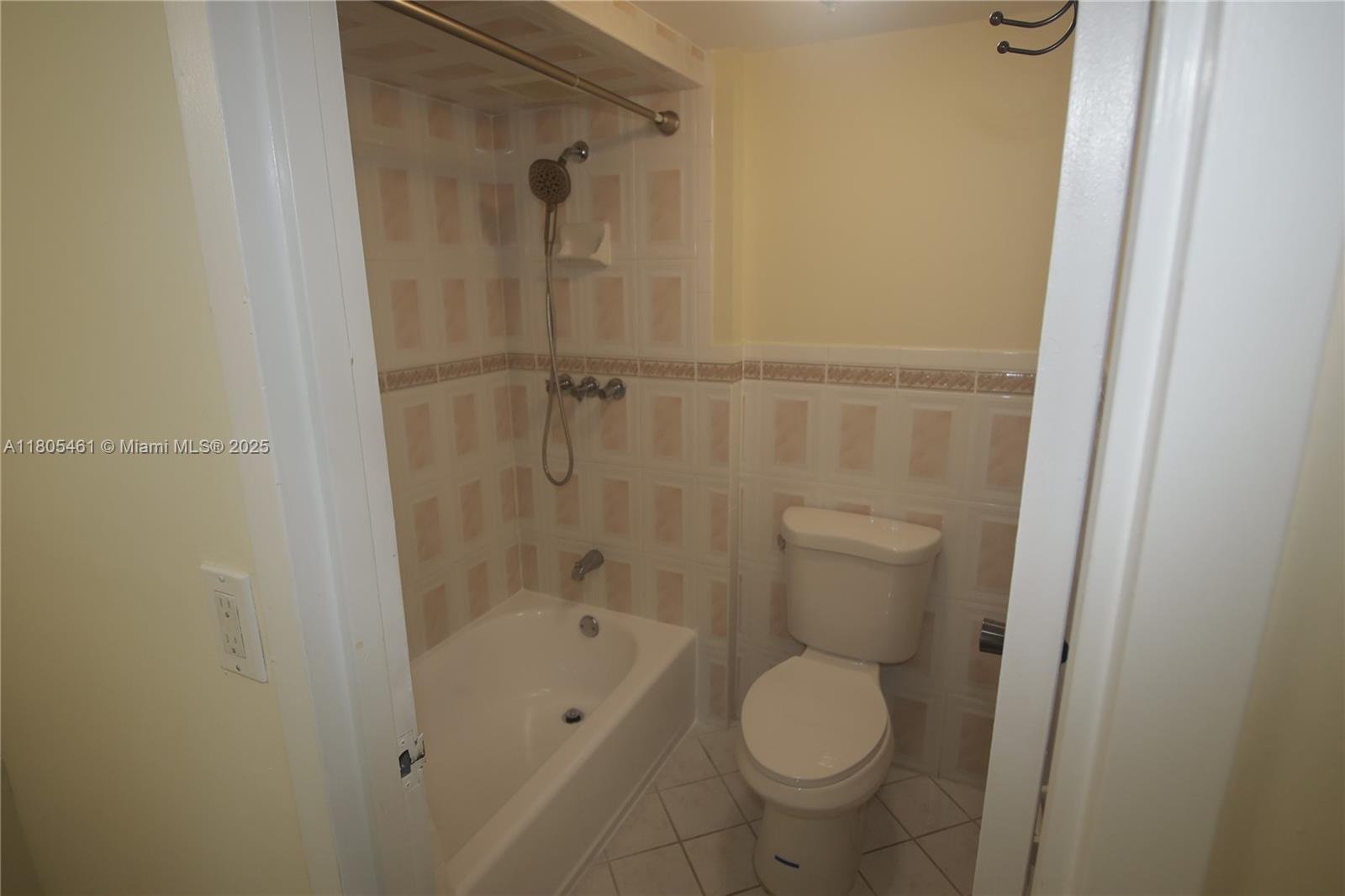 2450 NE 135th St # 805