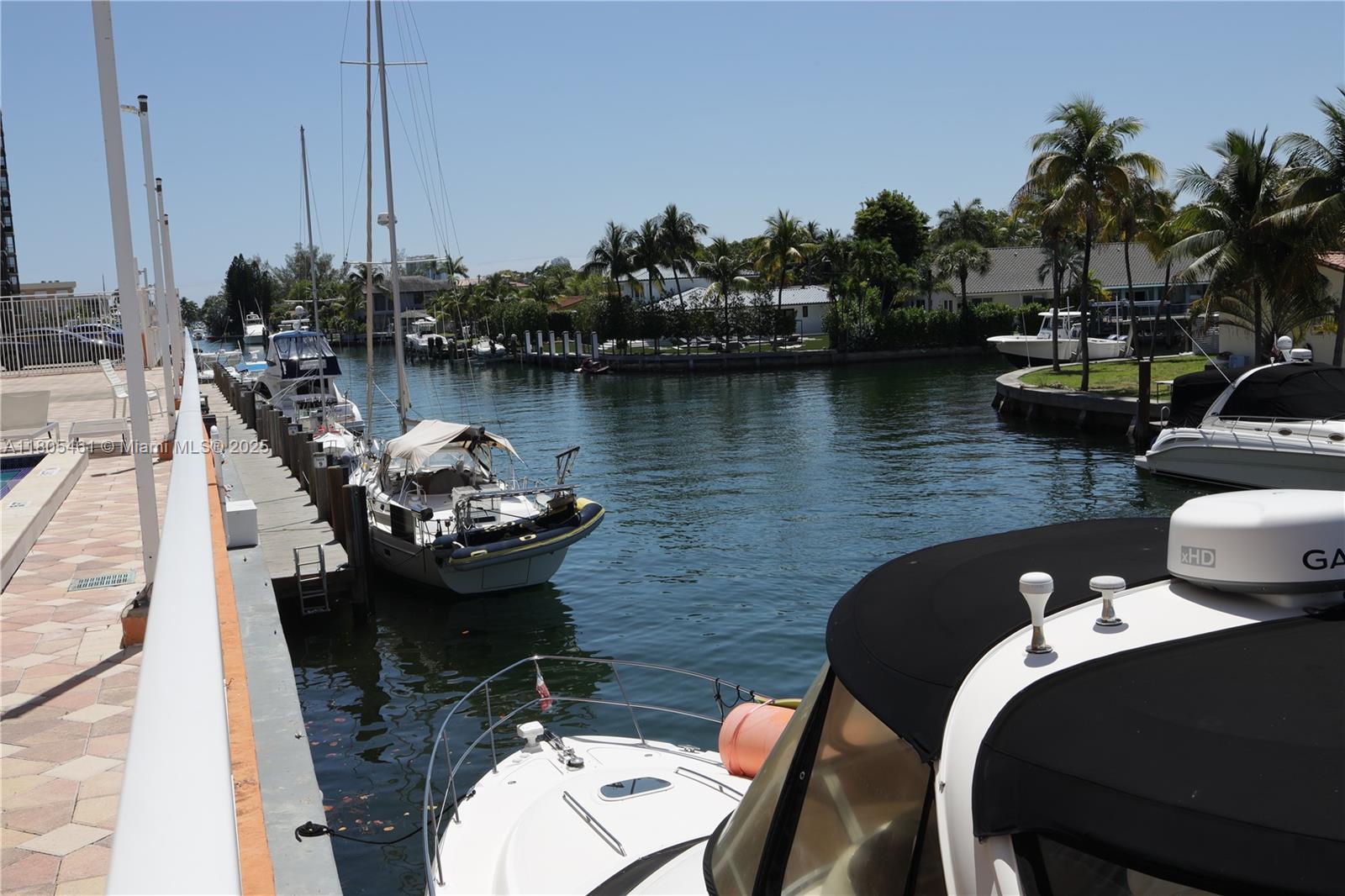 2450 NE 135th St # 805