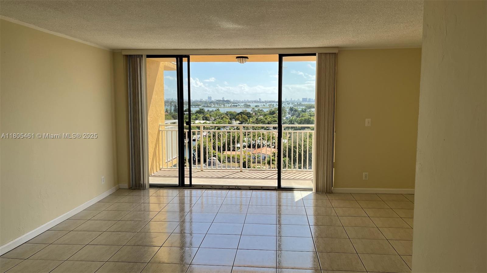 2450 NE 135th St # 805