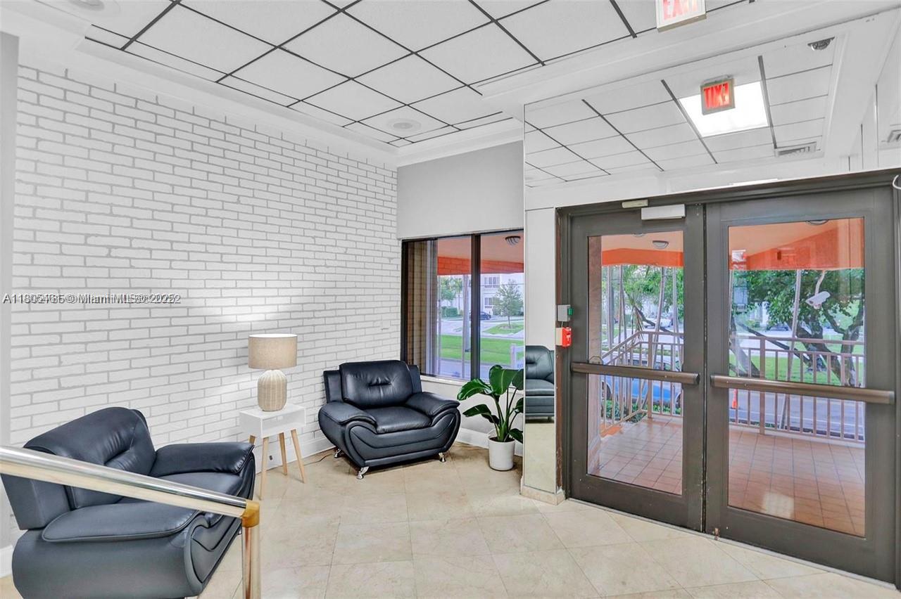 2450 NE 135th St # 805