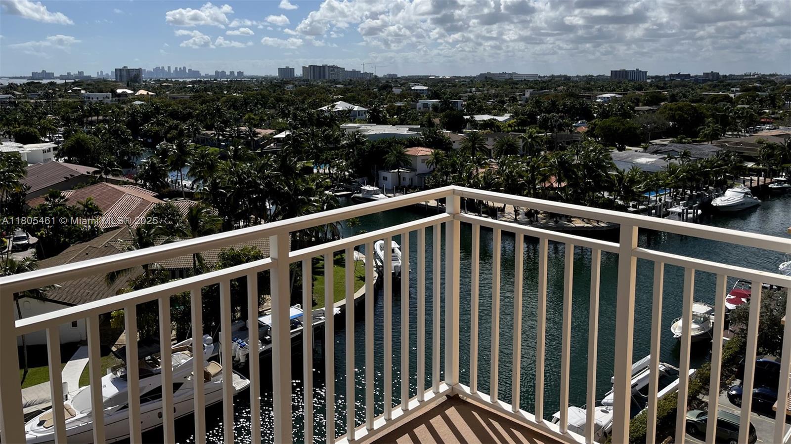 2450 NE 135th St # 805