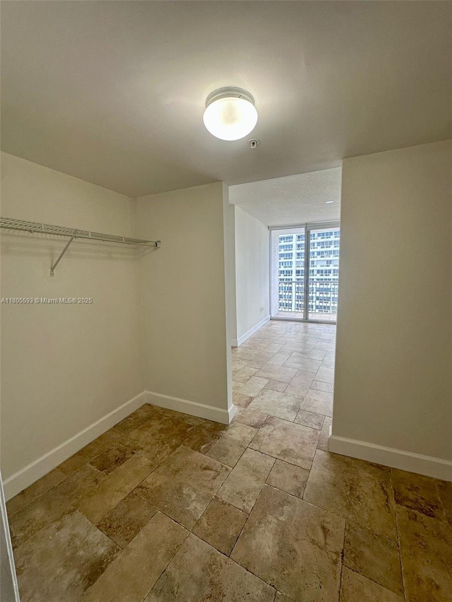 1750 N Bayshore Dr # 2406