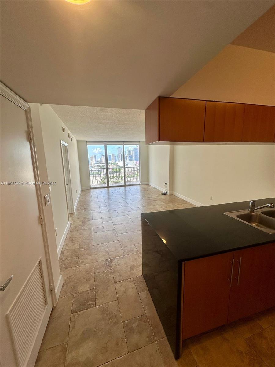 1750 N Bayshore Dr # 2406