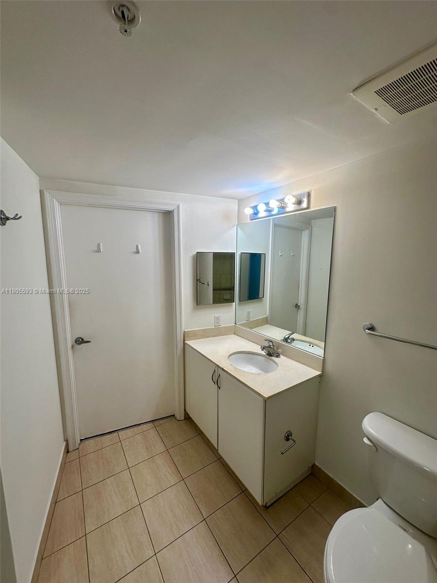 1750 N Bayshore Dr # 2406