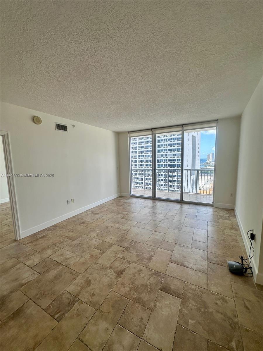 1750 N Bayshore Dr # 2406