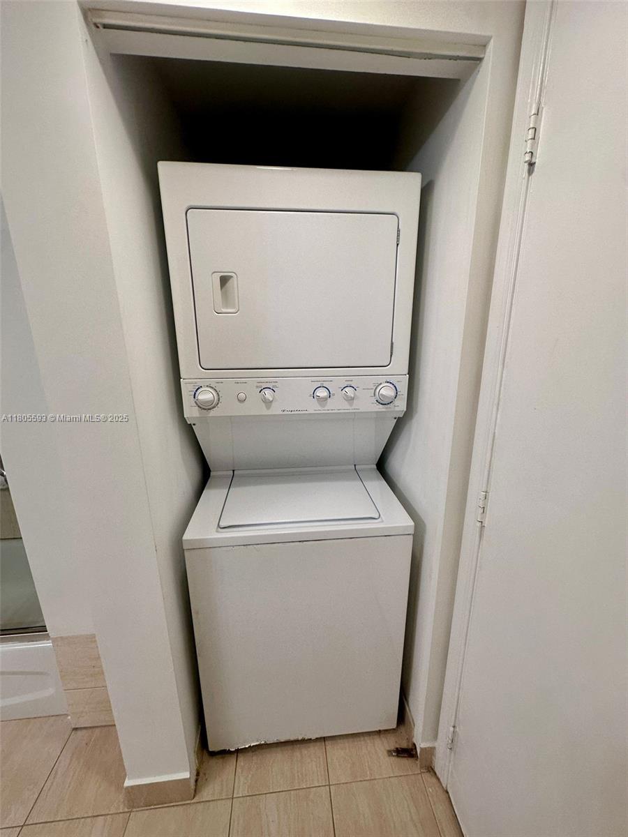 1750 N Bayshore Dr # 2406