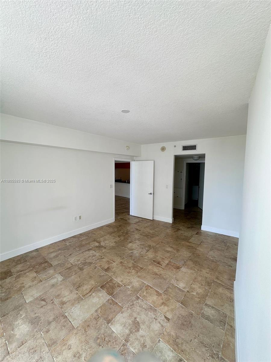 1750 N Bayshore Dr # 2406