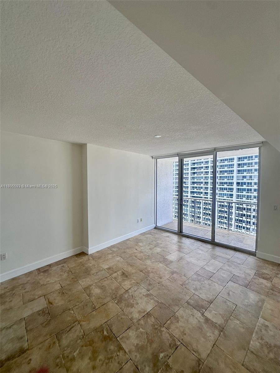 1750 N Bayshore Dr # 2406