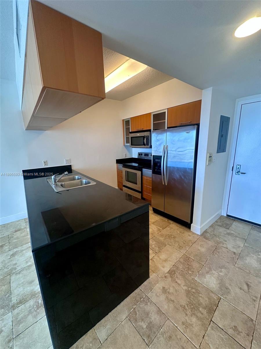 1750 N Bayshore Dr # 2406