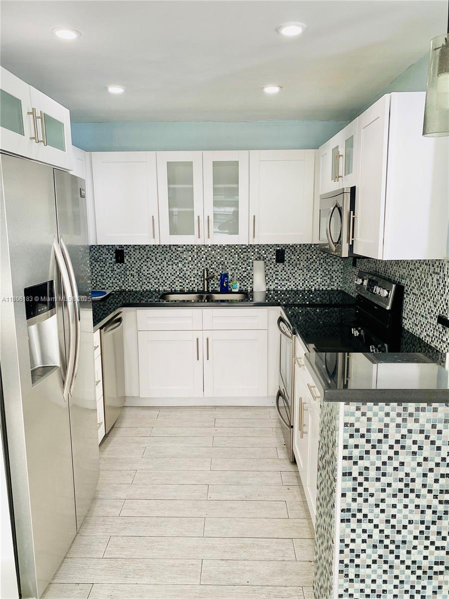 1441 Lincoln Rd # 206