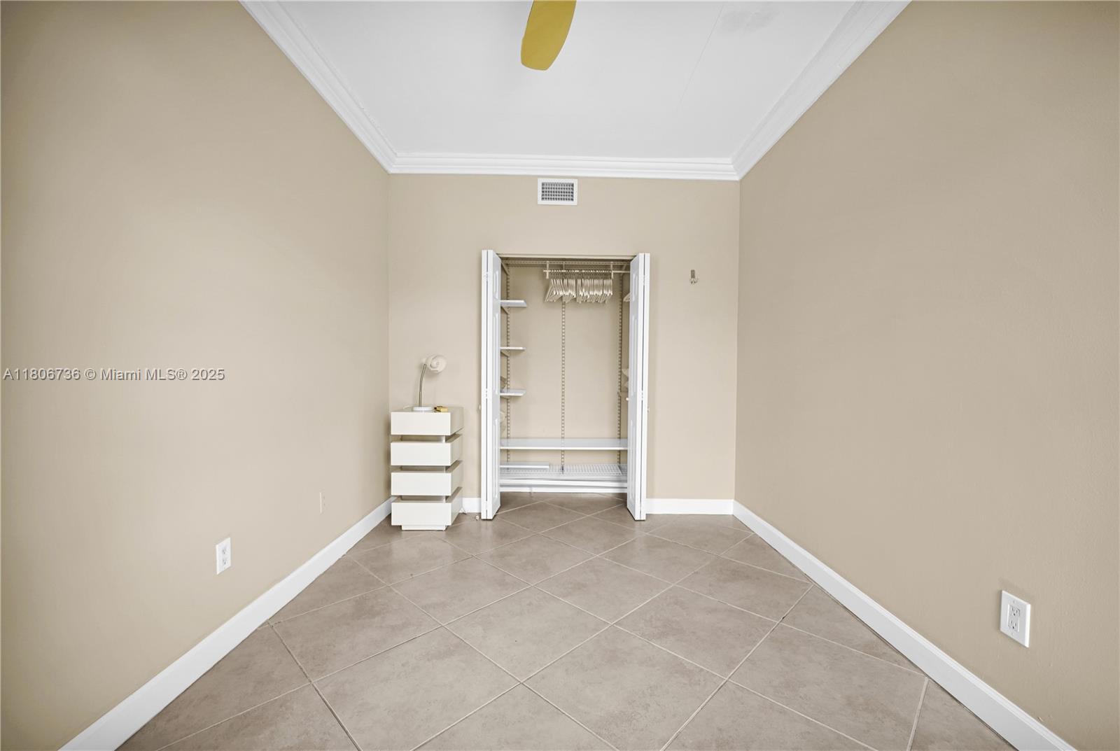 1559 Michigan Ave # 303