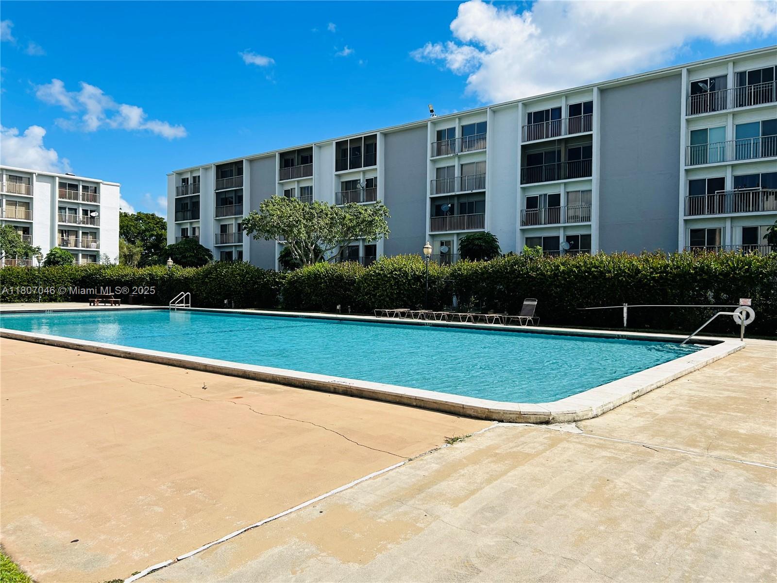 8720 N Sherman Cir # 106