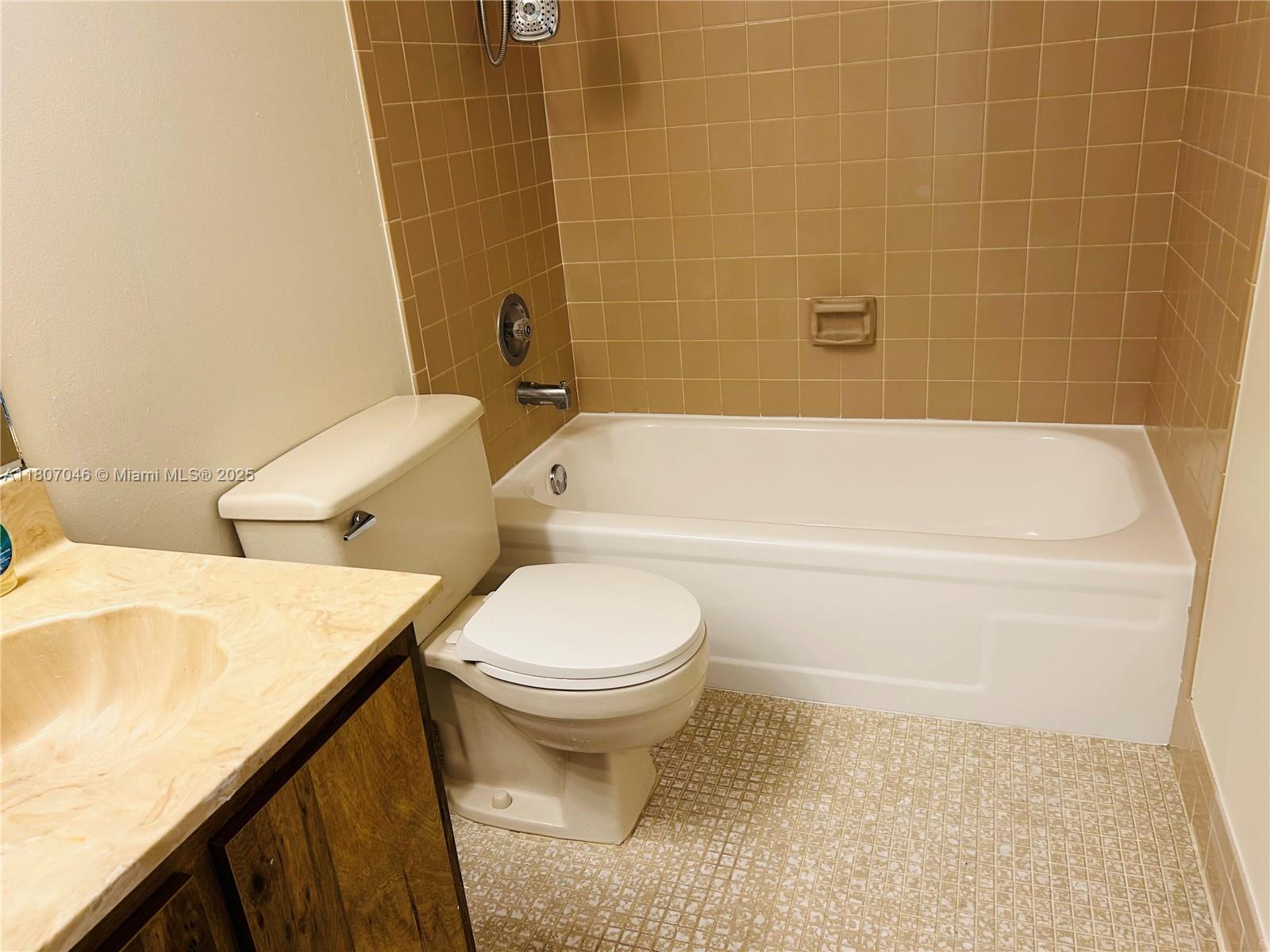 8720 N Sherman Cir # 106