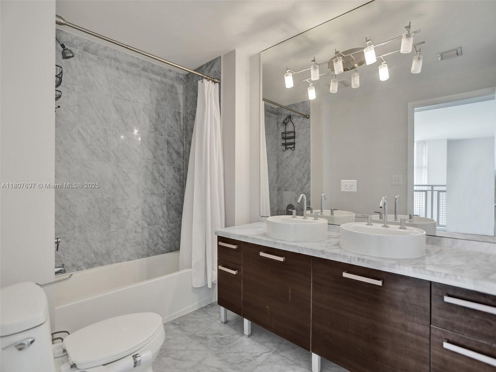 244 Biscayne Blvd # 439