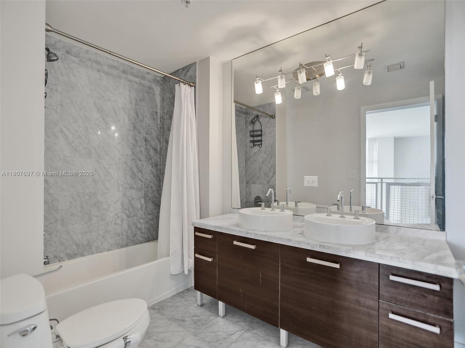 244 Biscayne Blvd # 439