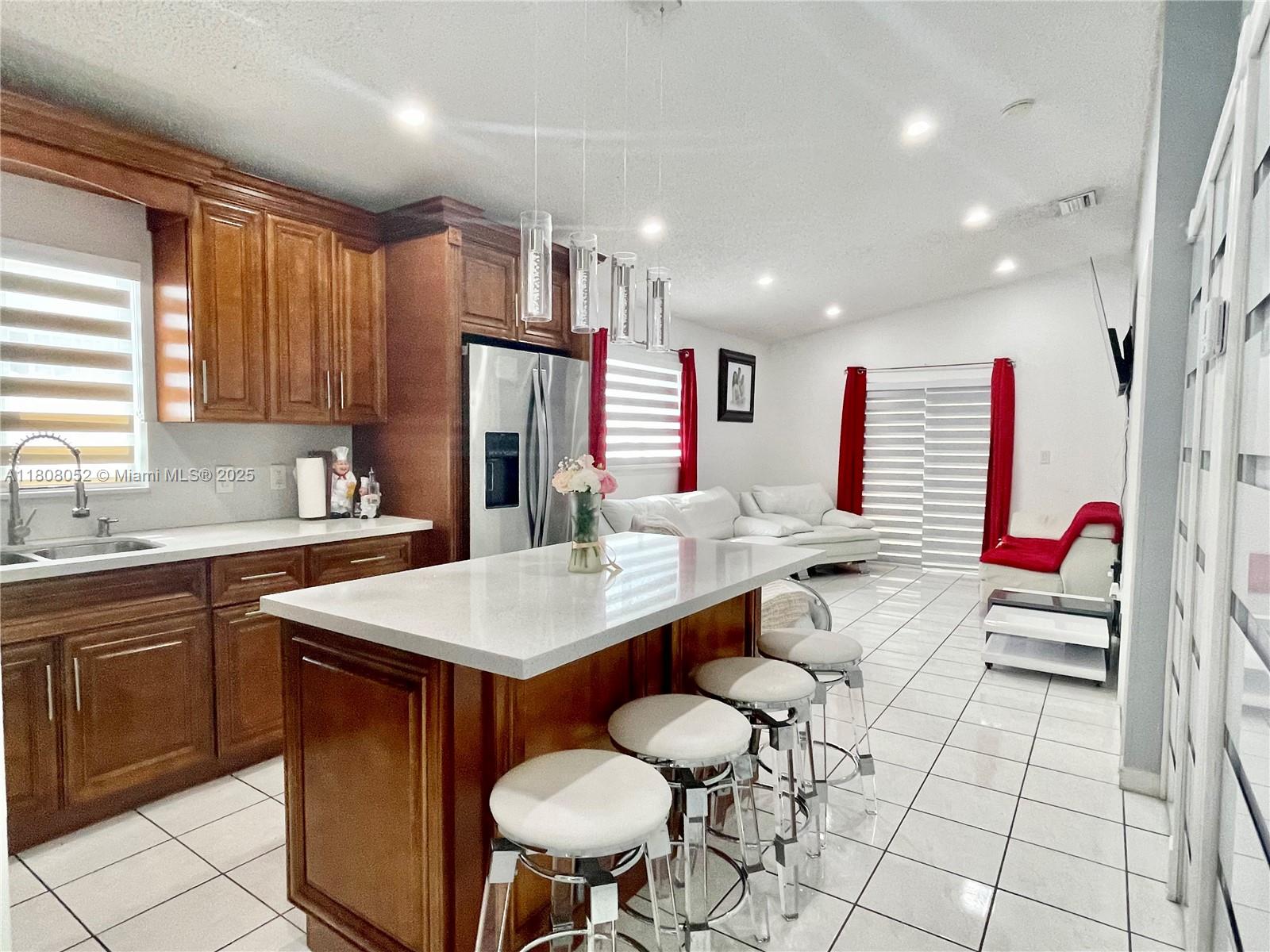 2527 W 71st Pl