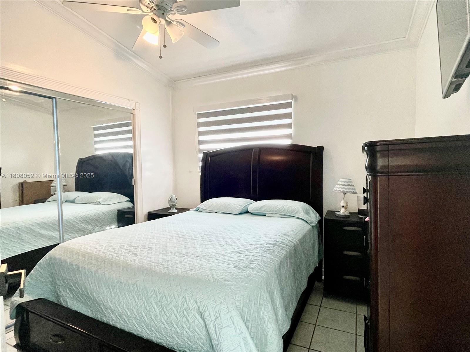 2527 W 71st Pl