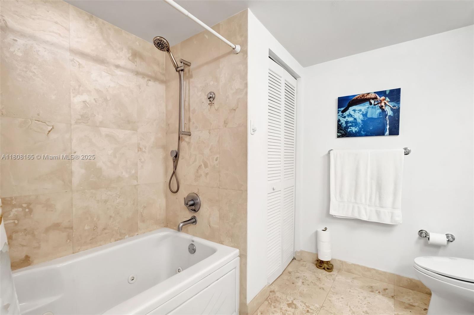 41 SE 5th St # 1012