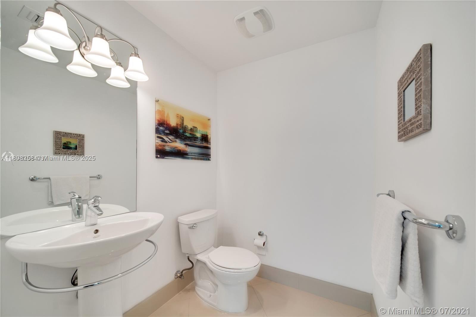 300 S Biscayne Blvd # 3605 Unit: T-3605