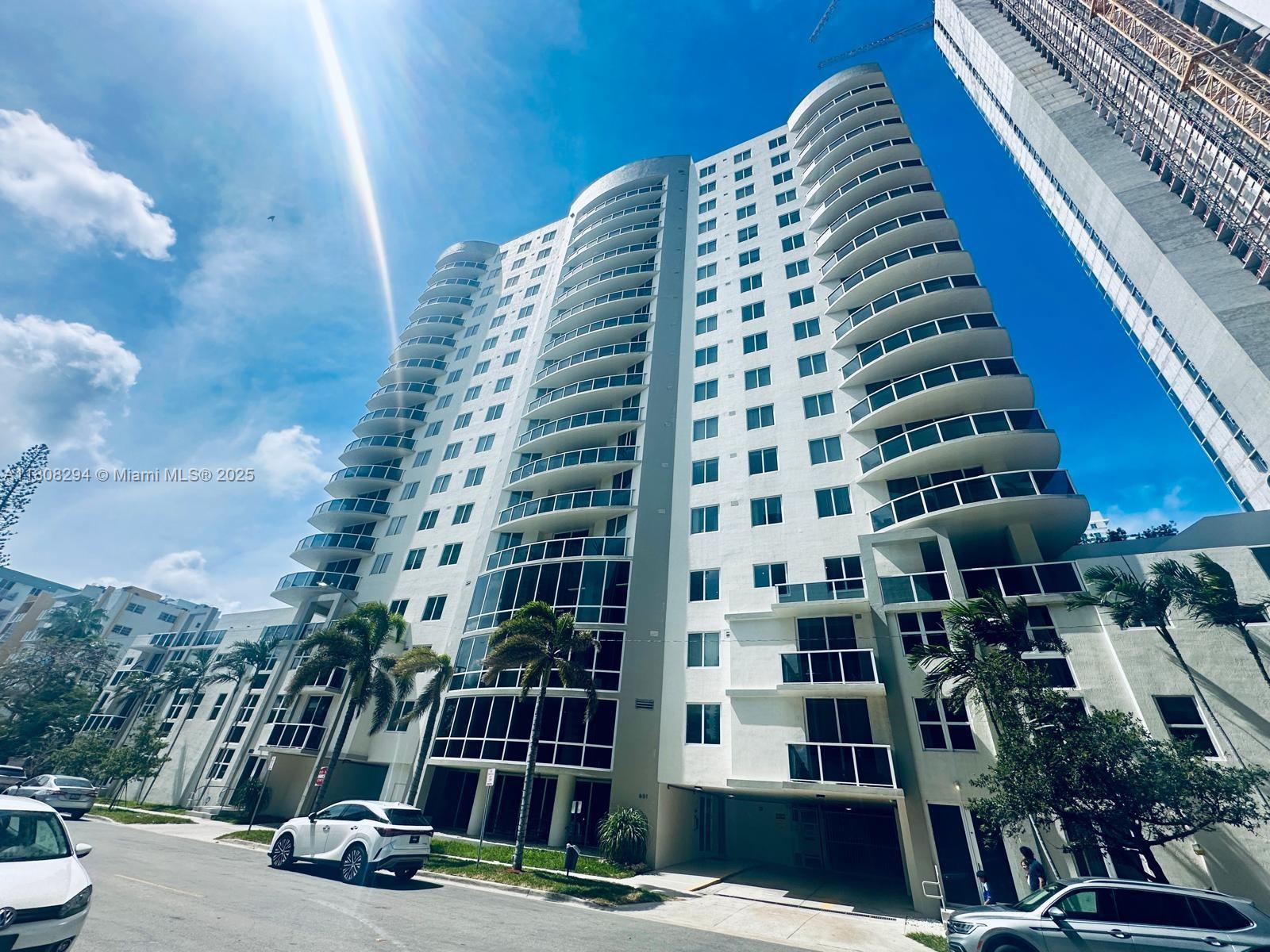 601 NE 23rd St Unit: PH02