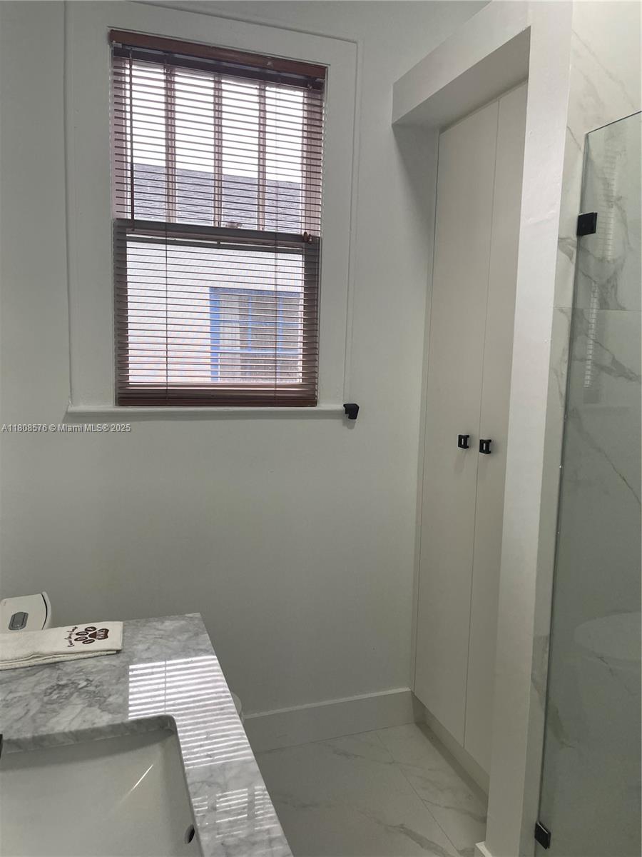 27 NE 49th St