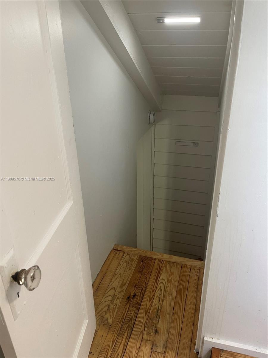 27 NE 49th St