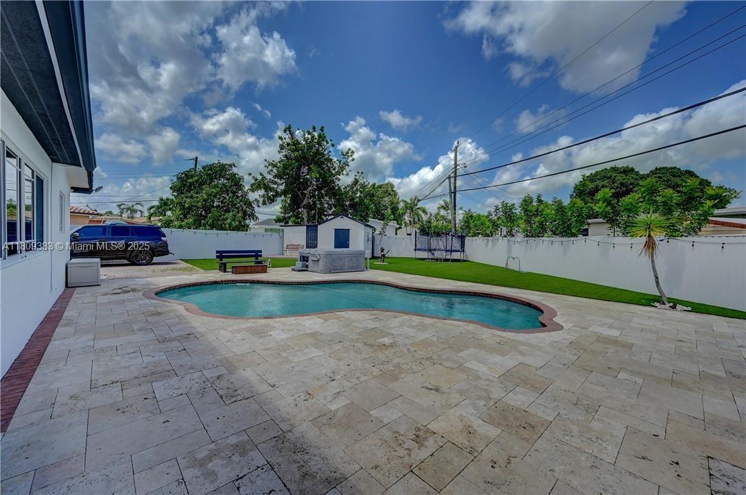 531 NW 76th Ter