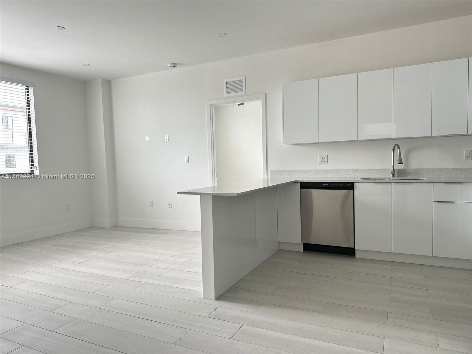909 E 24th St # 201