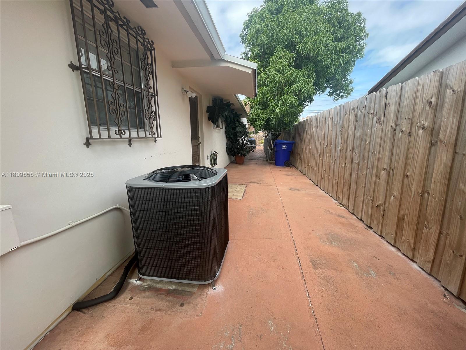 3353 SW 26th St # 3353