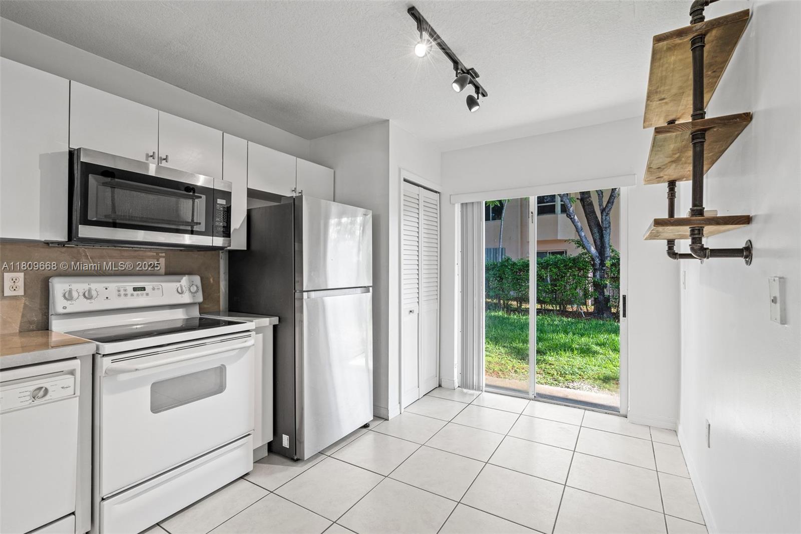 1261 SE 29th St # 25 Unit: 103-25