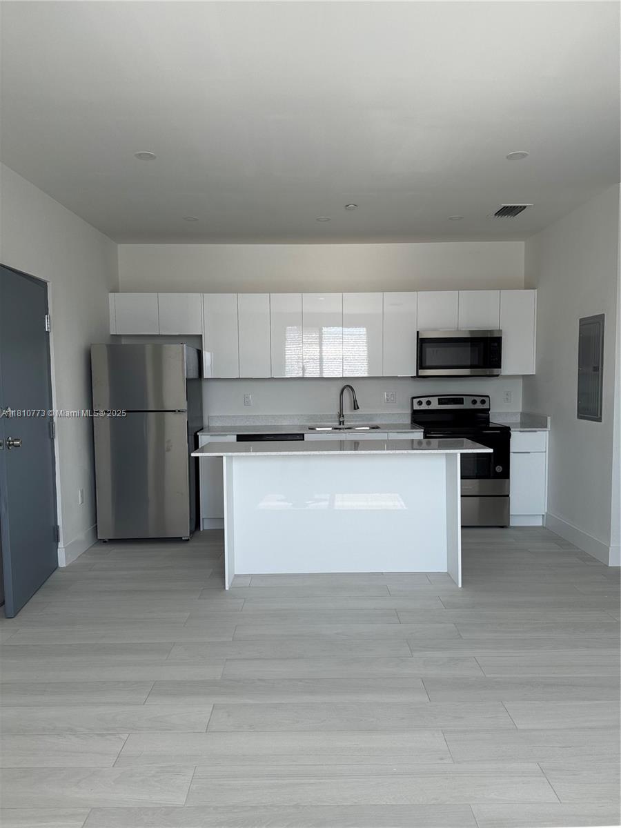909 E 24th St # 203