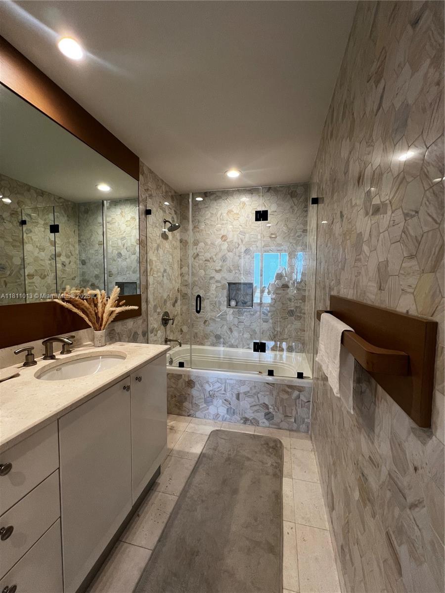 901 Brickell Key Blvd # 3702
