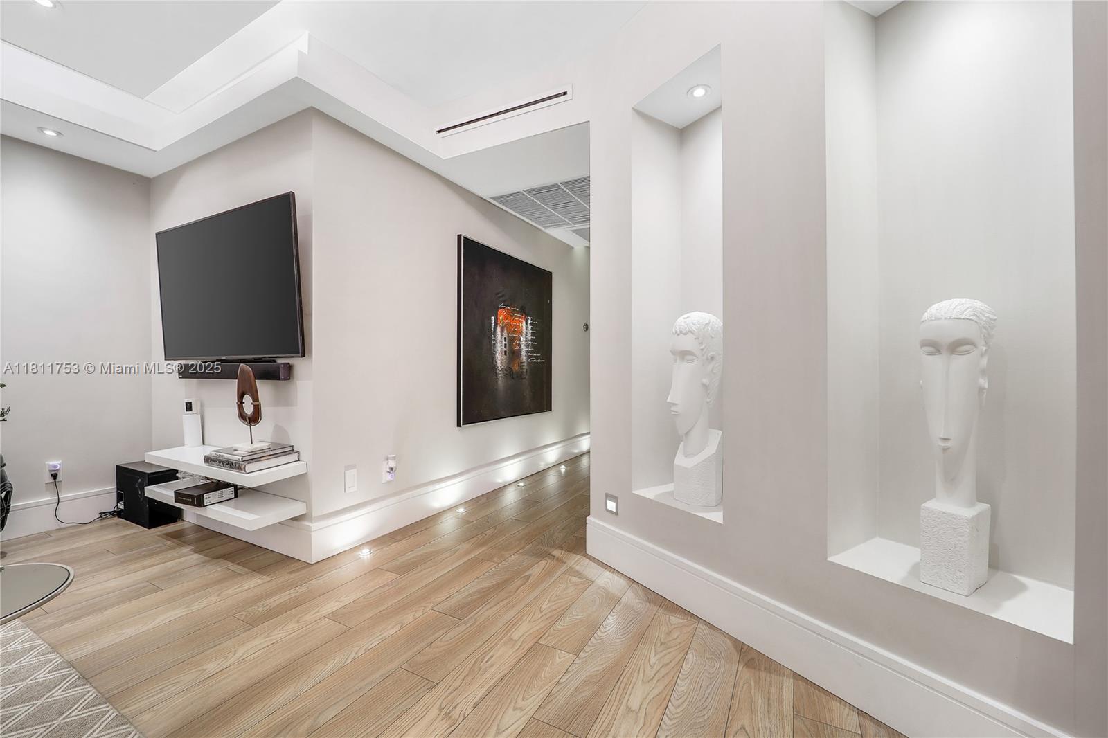 10190 Collins Ave # 204