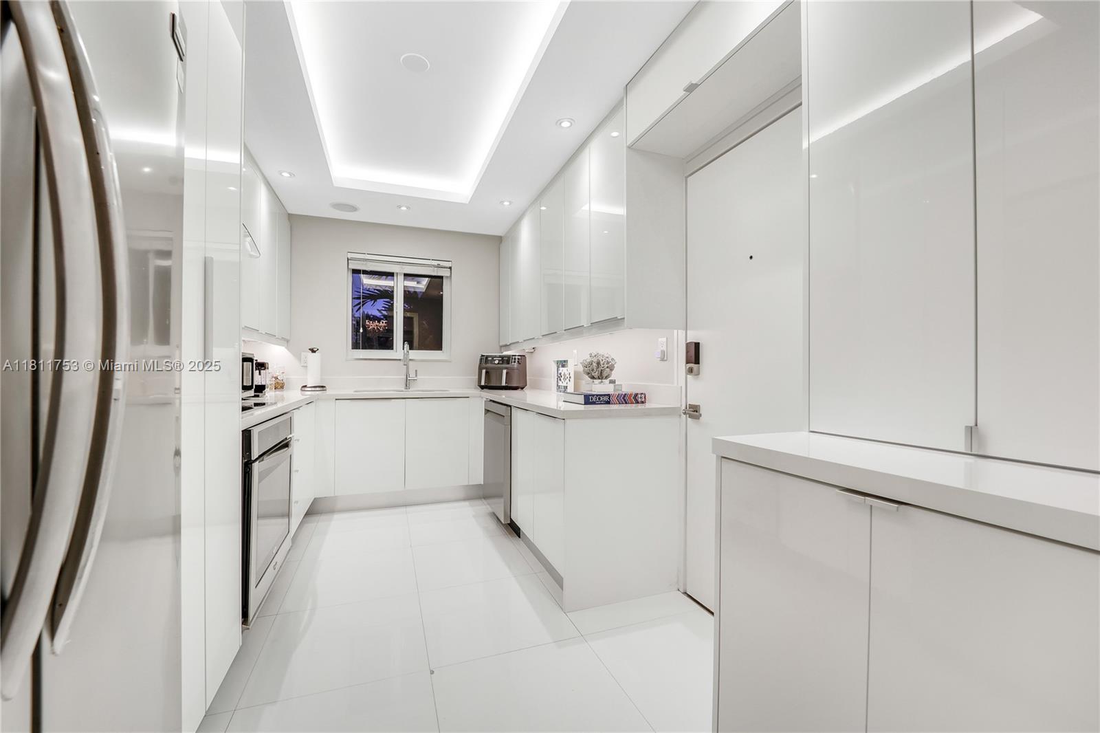 10190 Collins Ave # 204