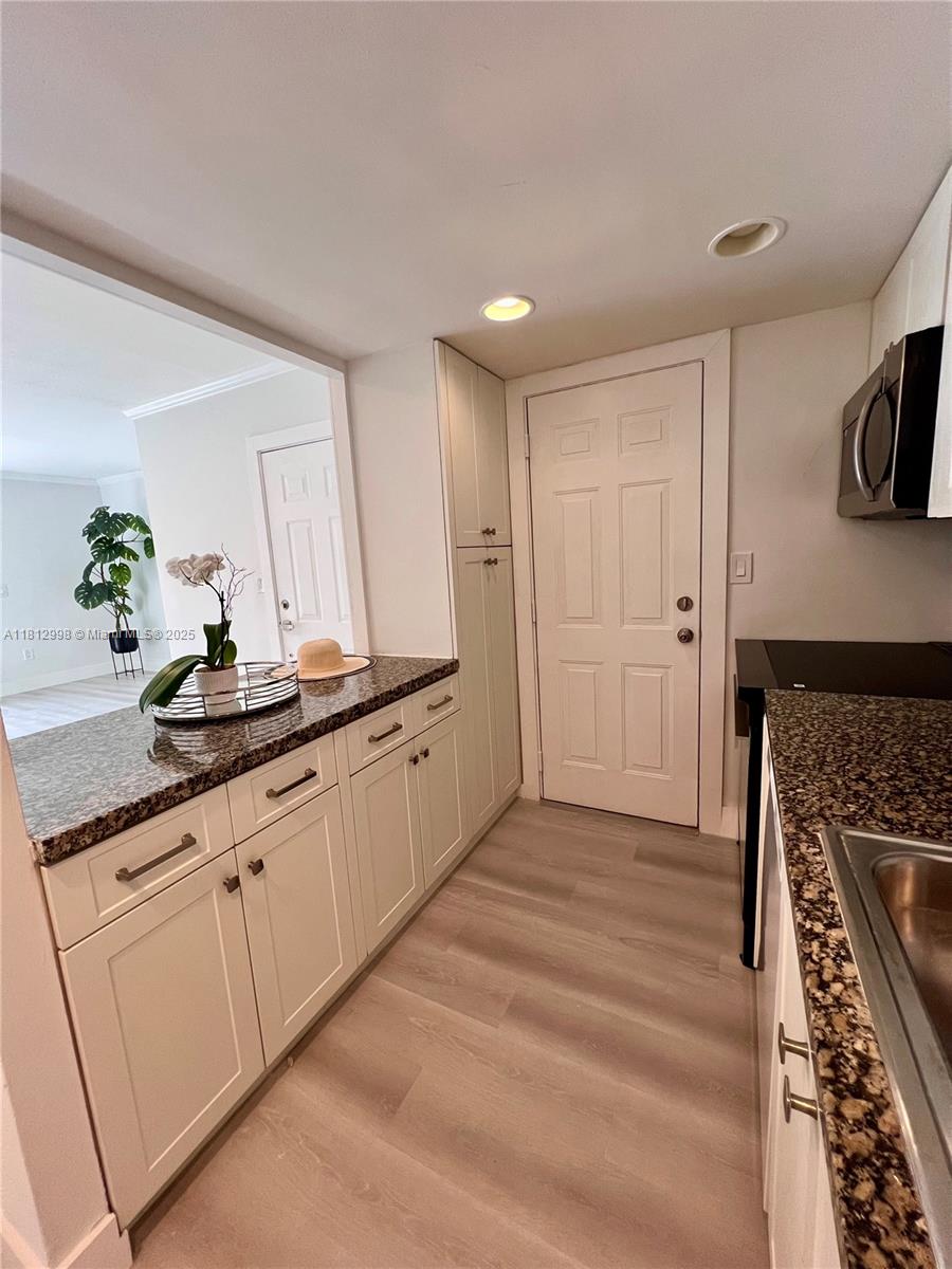 290 Sunrise Dr # H Unit: 1-H