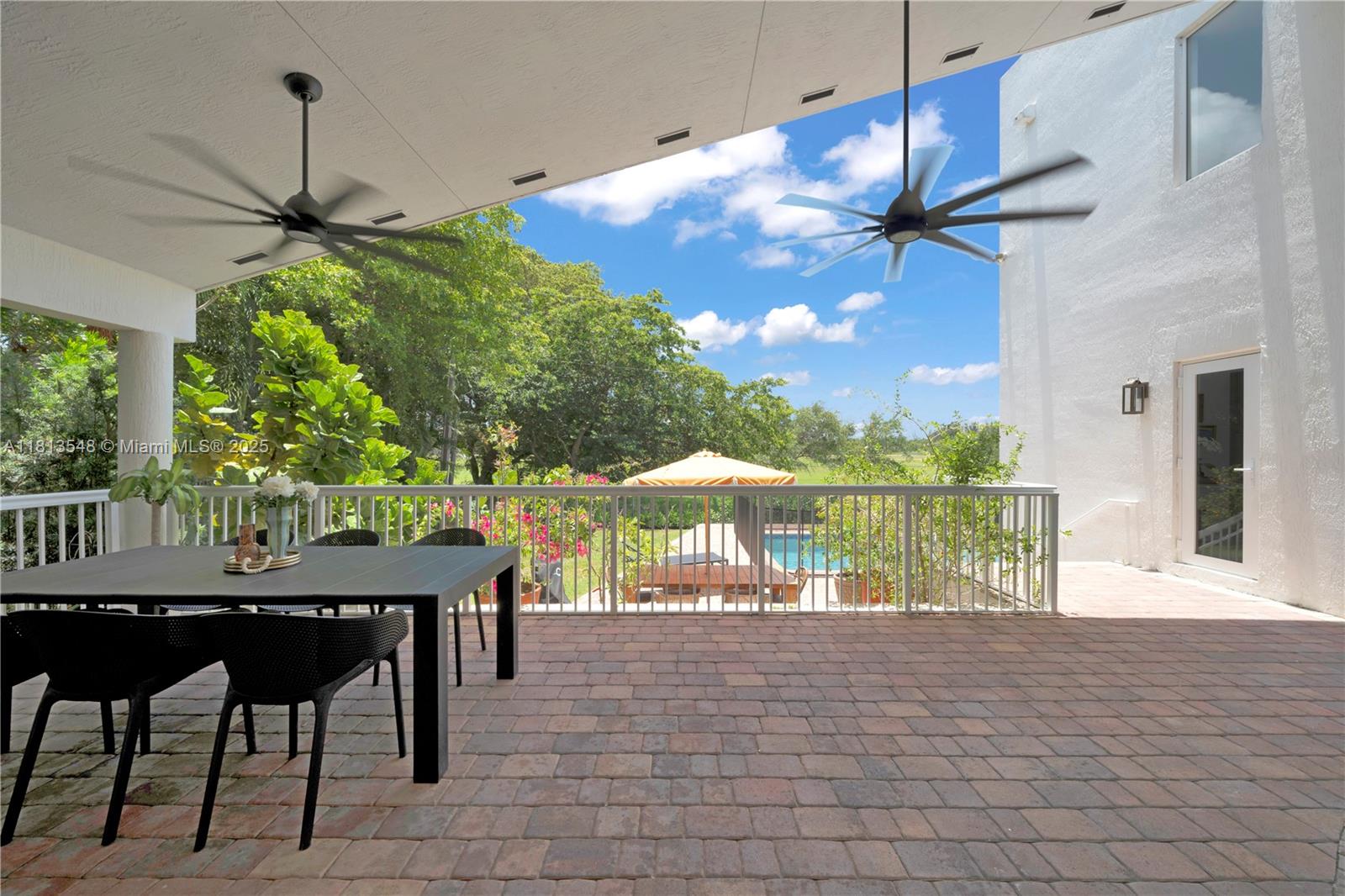 6320 Dolphin Dr