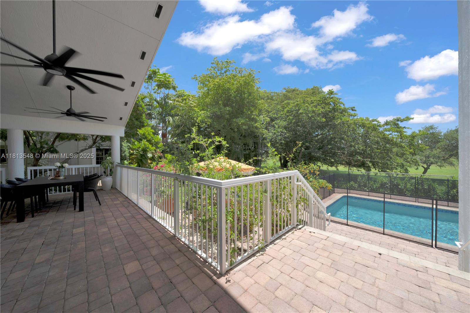 6320 Dolphin Dr