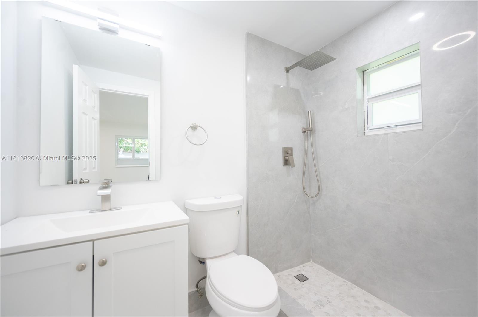 1380 NW 39th St