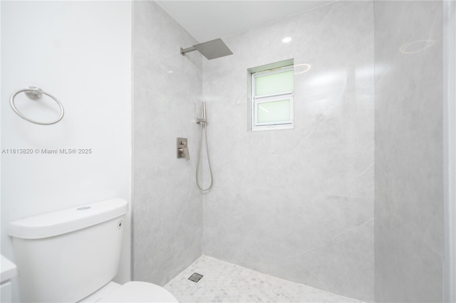 1380 NW 39th St