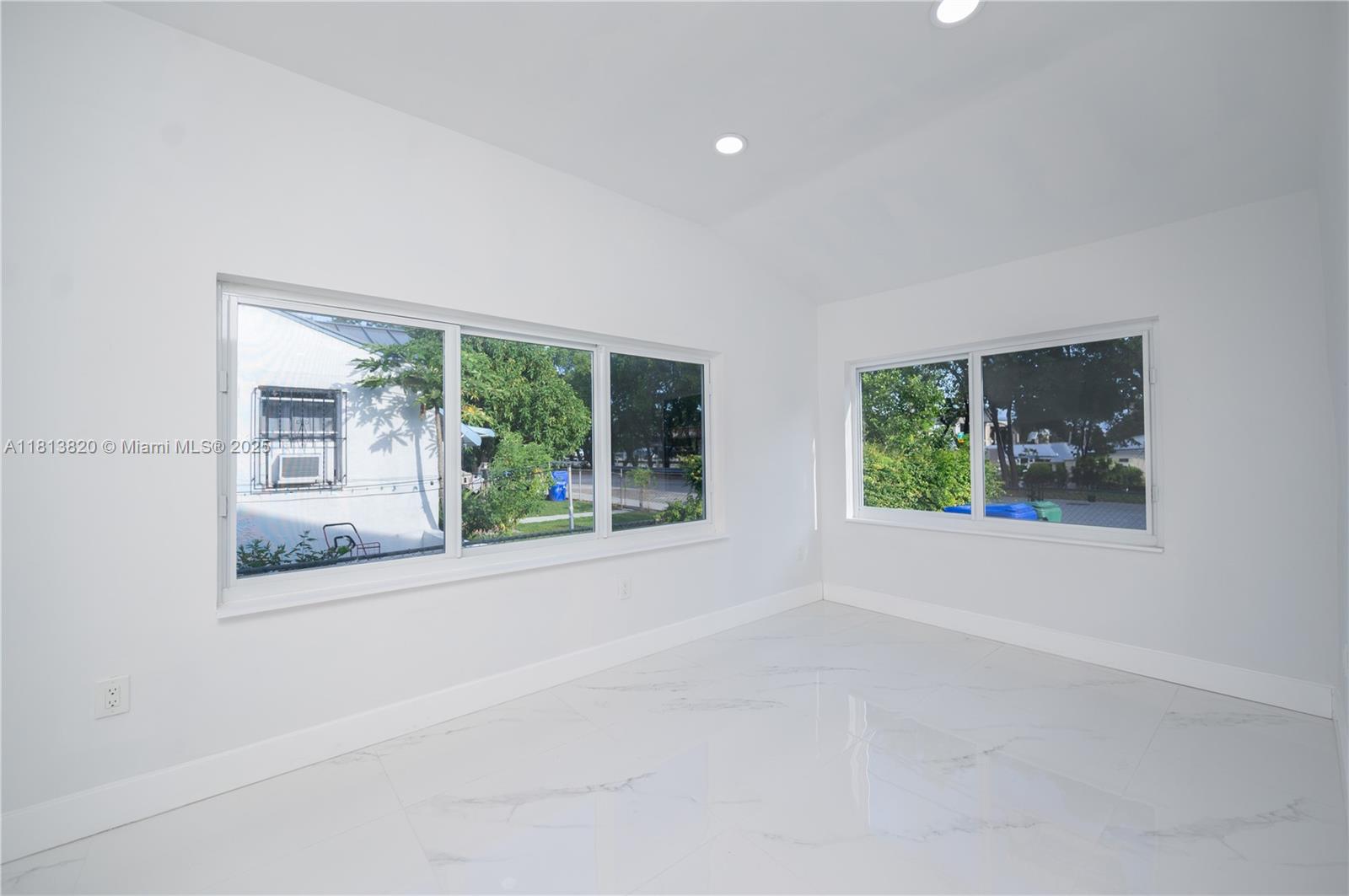 1380 NW 39th St