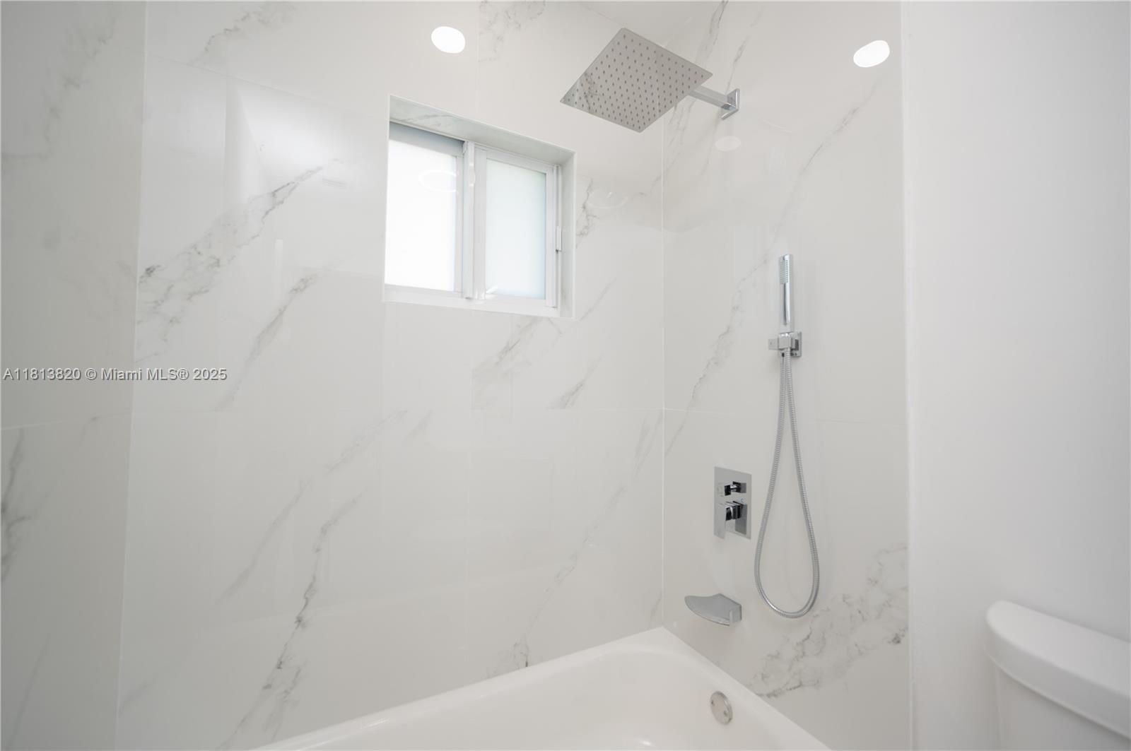 1380 NW 39th St
