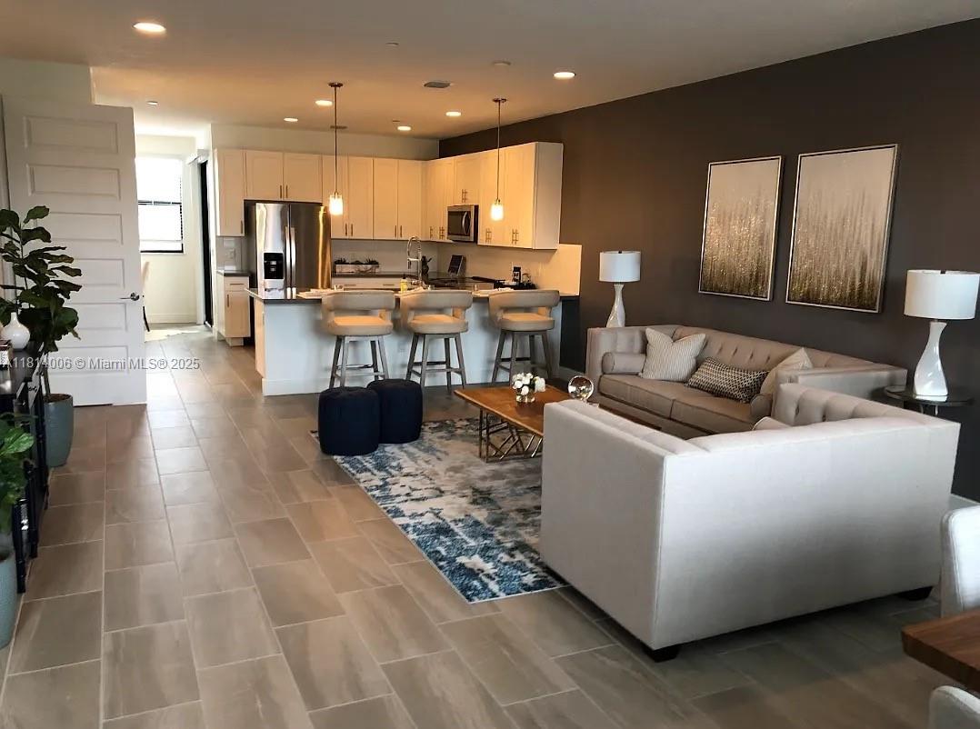 1405 N Dixie Hwy # 4