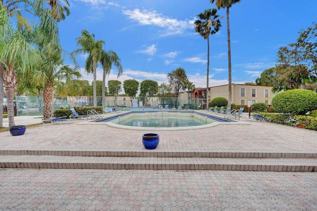 10804 N Kendall Dr # P14