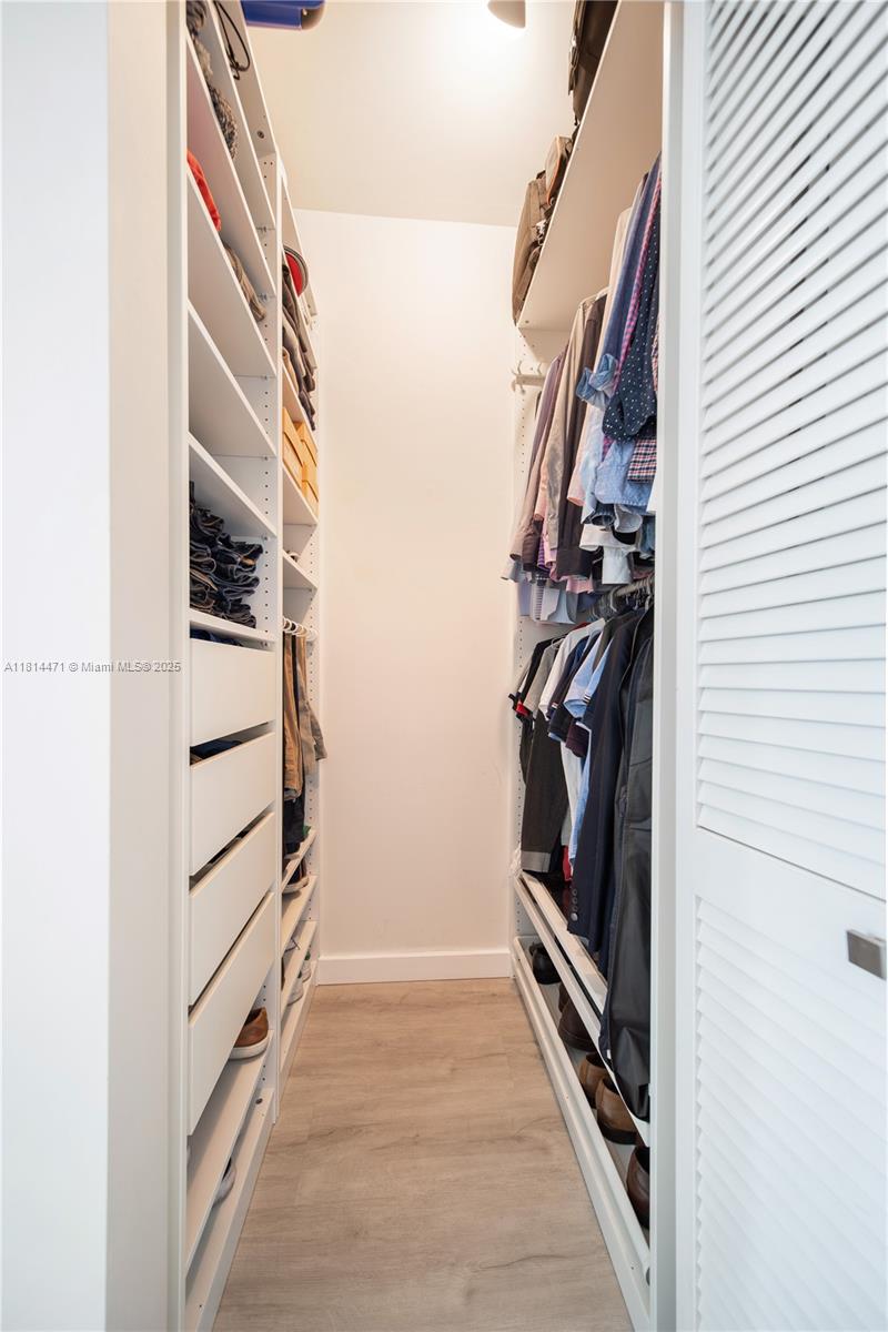 950 Brickell Bay Dr # 1407