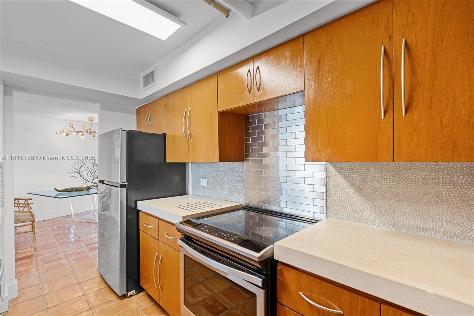 1881 Washington Ave # 16E