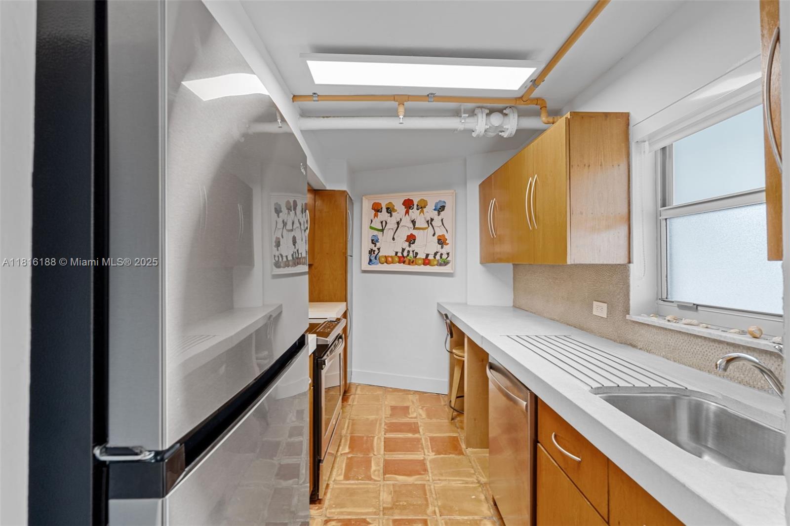 1881 Washington Ave # 16E