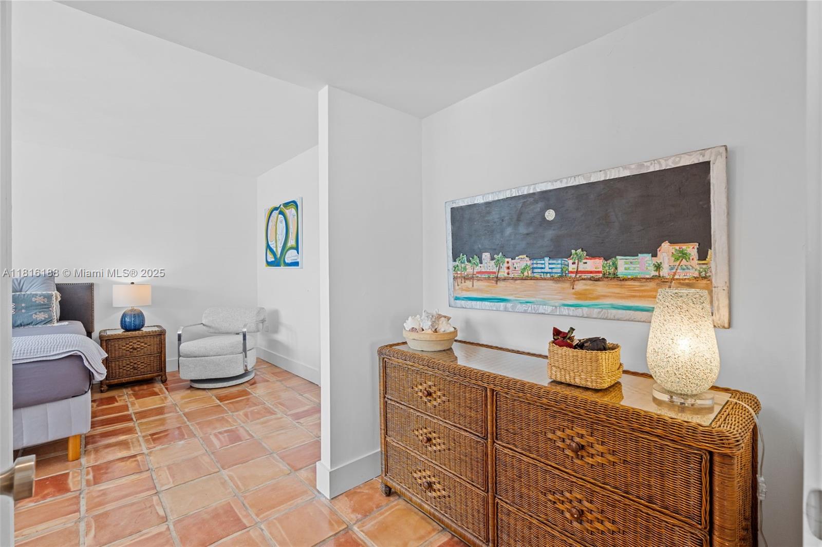 1881 Washington Ave # 16E