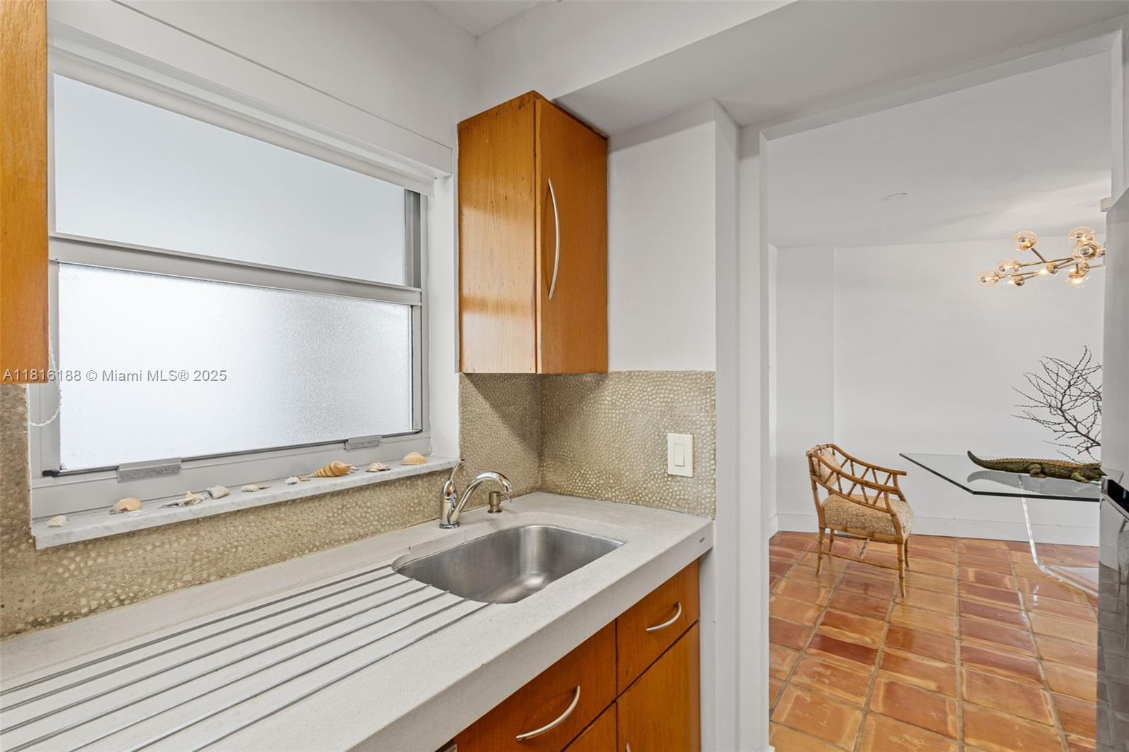 1881 Washington Ave # 16E