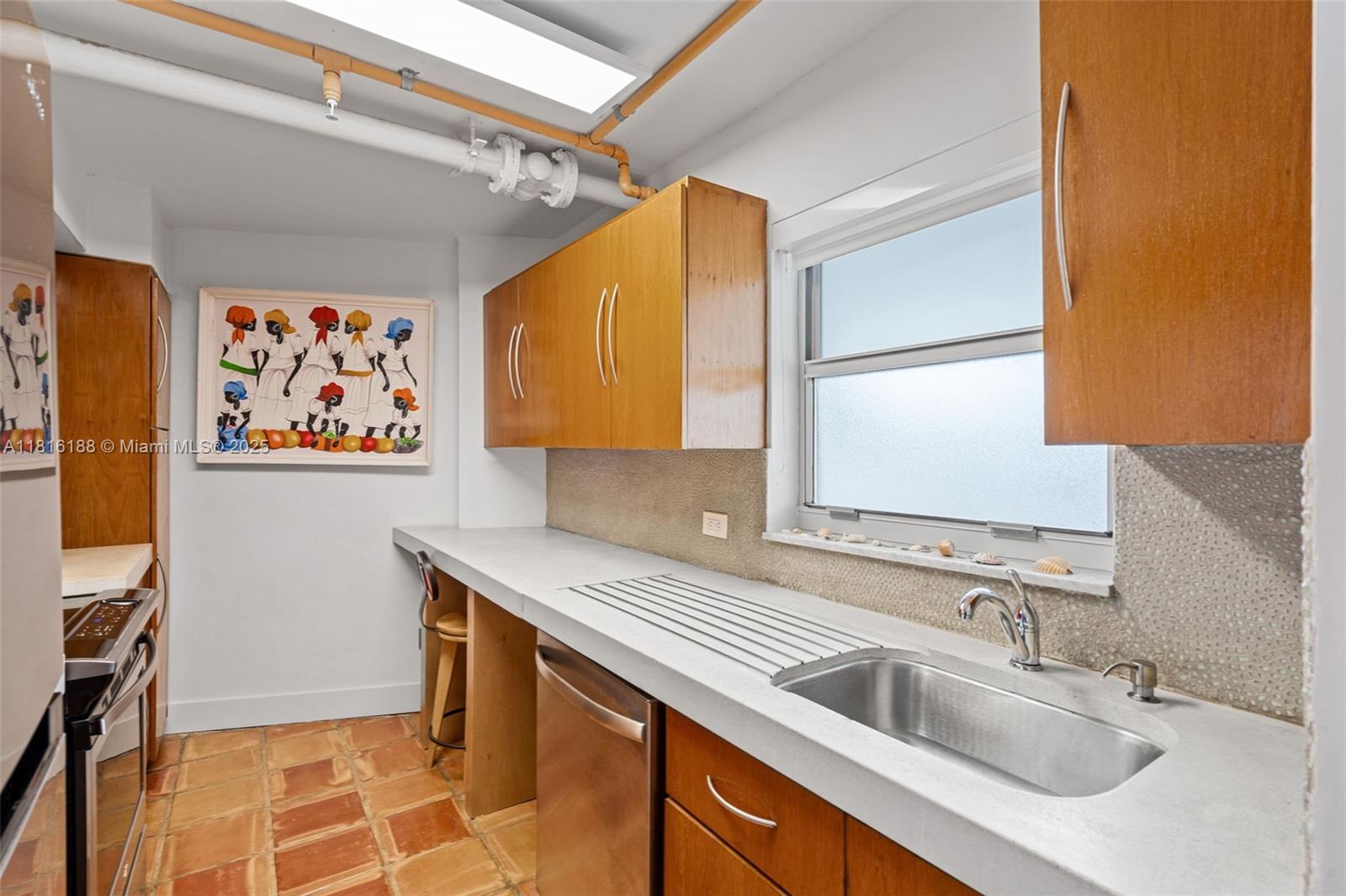 1881 Washington Ave # 16E